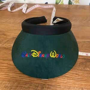 Vintage 90s embroidered green Walt Disney world visor goofys hat co
